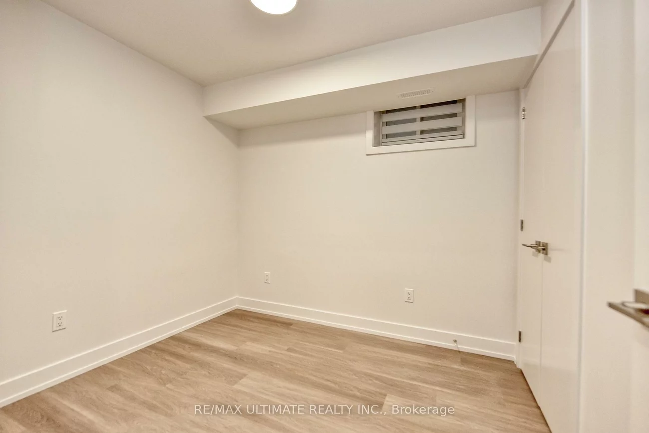 385, McRoberts, Caledonia-Fairbank, Toronto