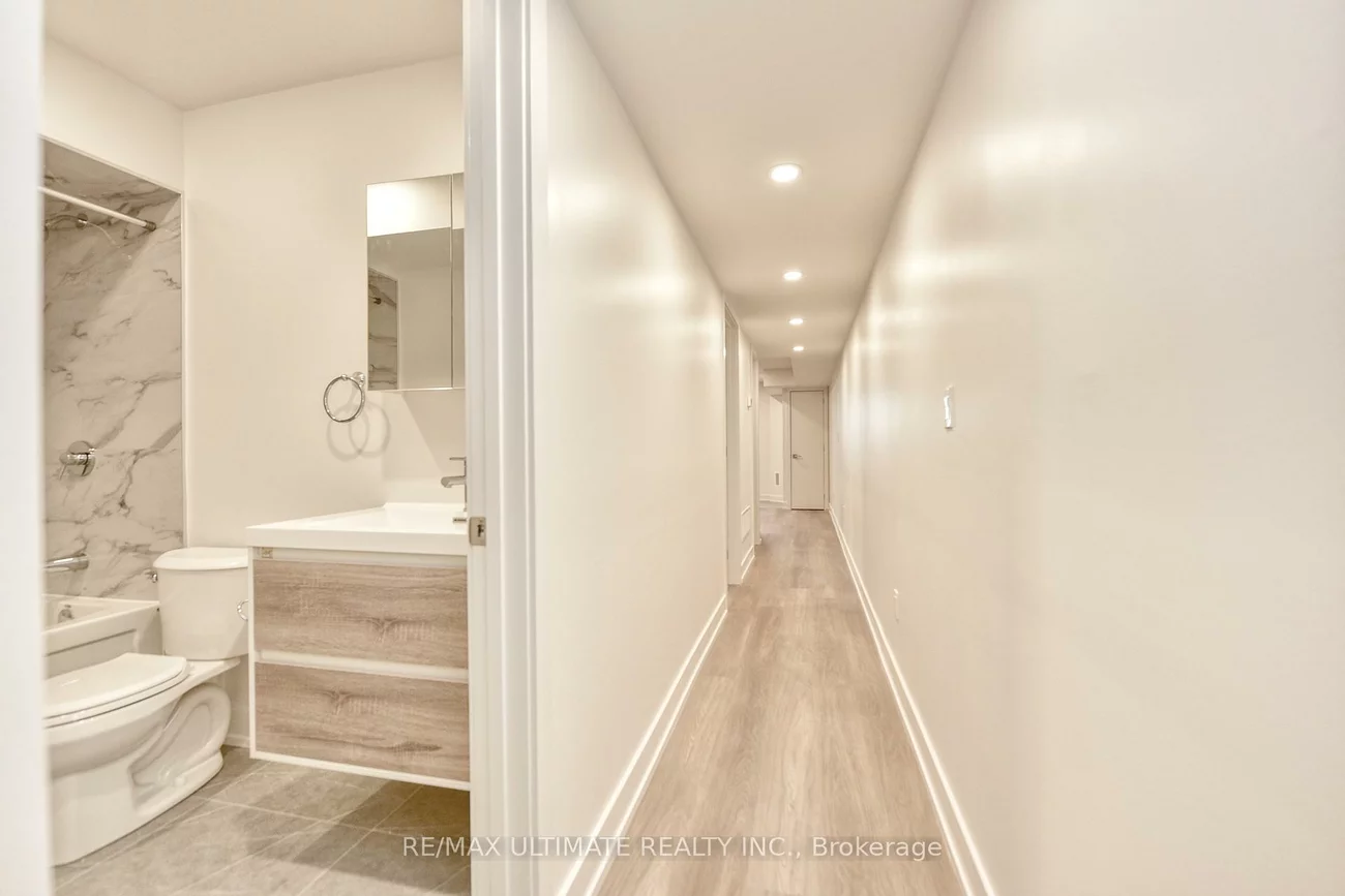 385, McRoberts, Caledonia-Fairbank, Toronto