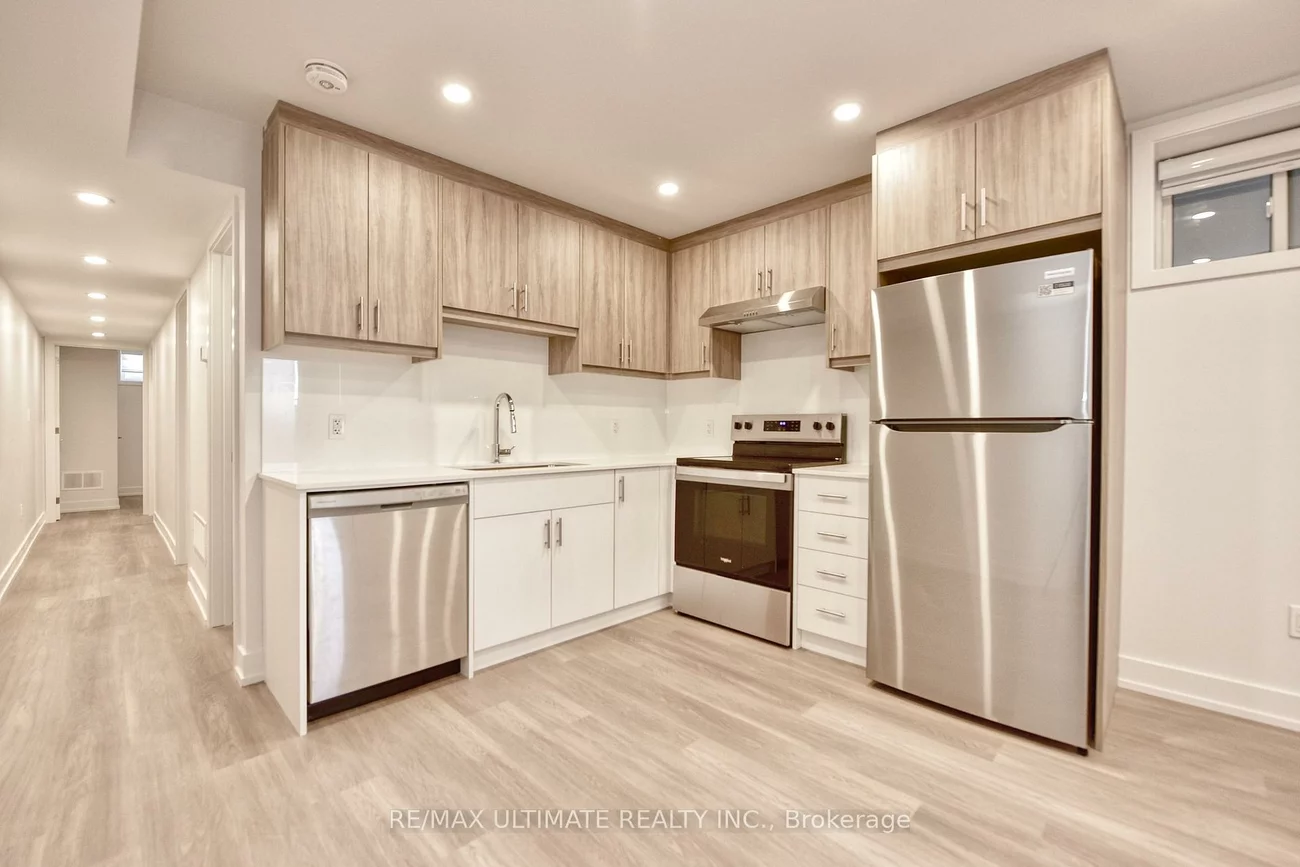 385, McRoberts, Caledonia-Fairbank, Toronto