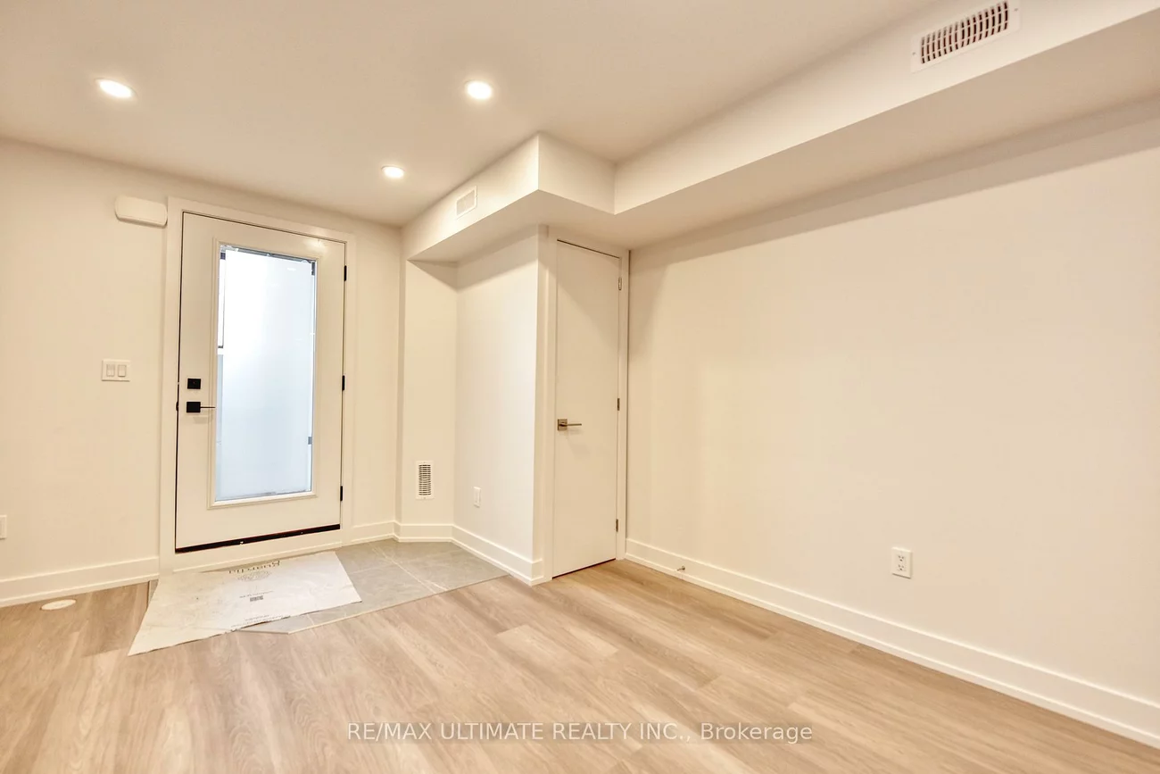 385, McRoberts, Caledonia-Fairbank, Toronto