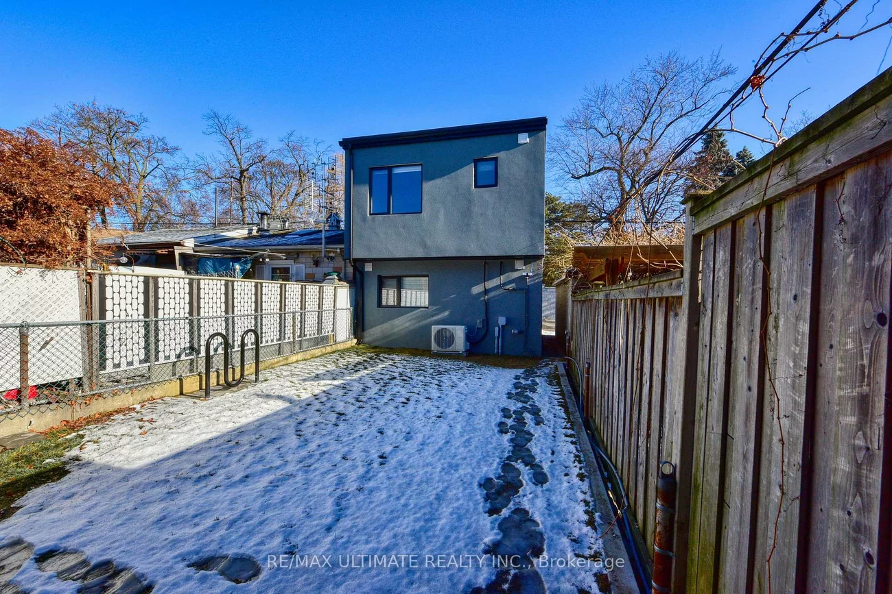385, McRoberts, Caledonia-Fairbank, Toronto