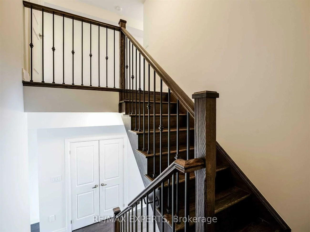 15, Wild Rose, Brookhaven-Amesbury, Toronto