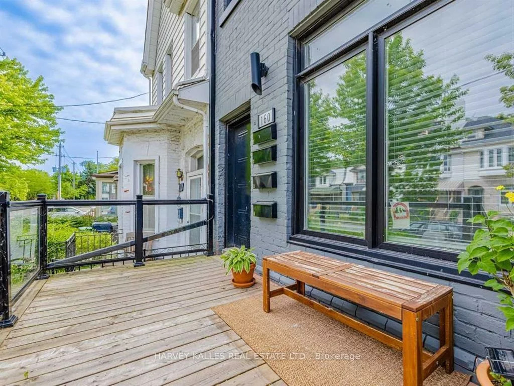 160, Lansdowne, Roncesvalles, Toronto