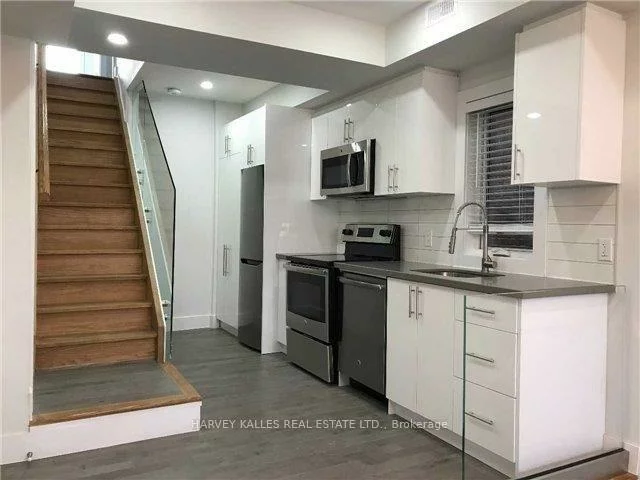 160, Lansdowne, Roncesvalles, Toronto