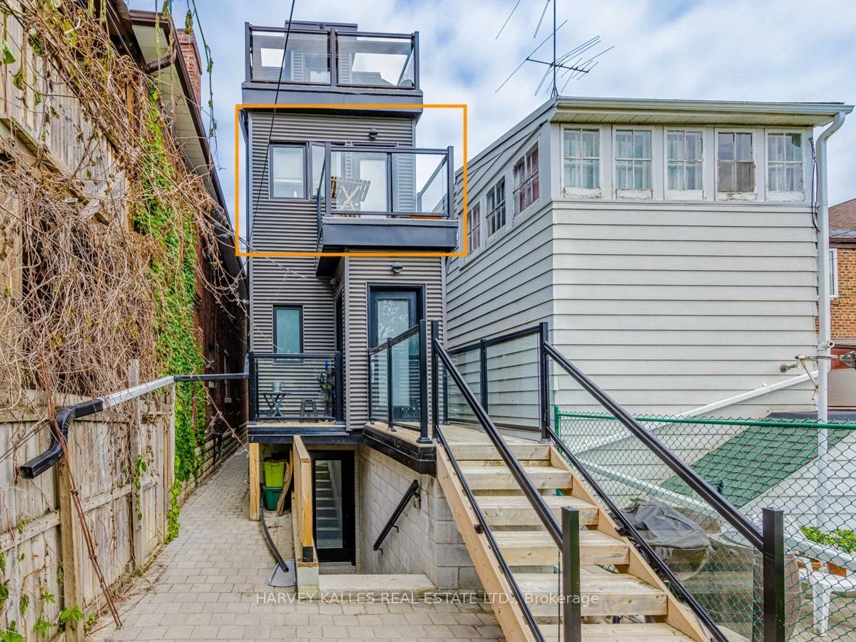 160, Lansdowne, Roncesvalles, Toronto