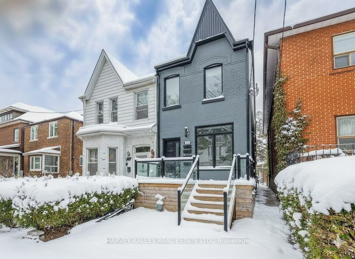 160, Lansdowne, Roncesvalles, Toronto