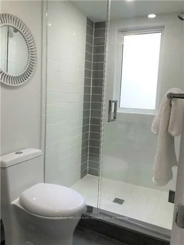 160, Lansdowne, Roncesvalles, Toronto