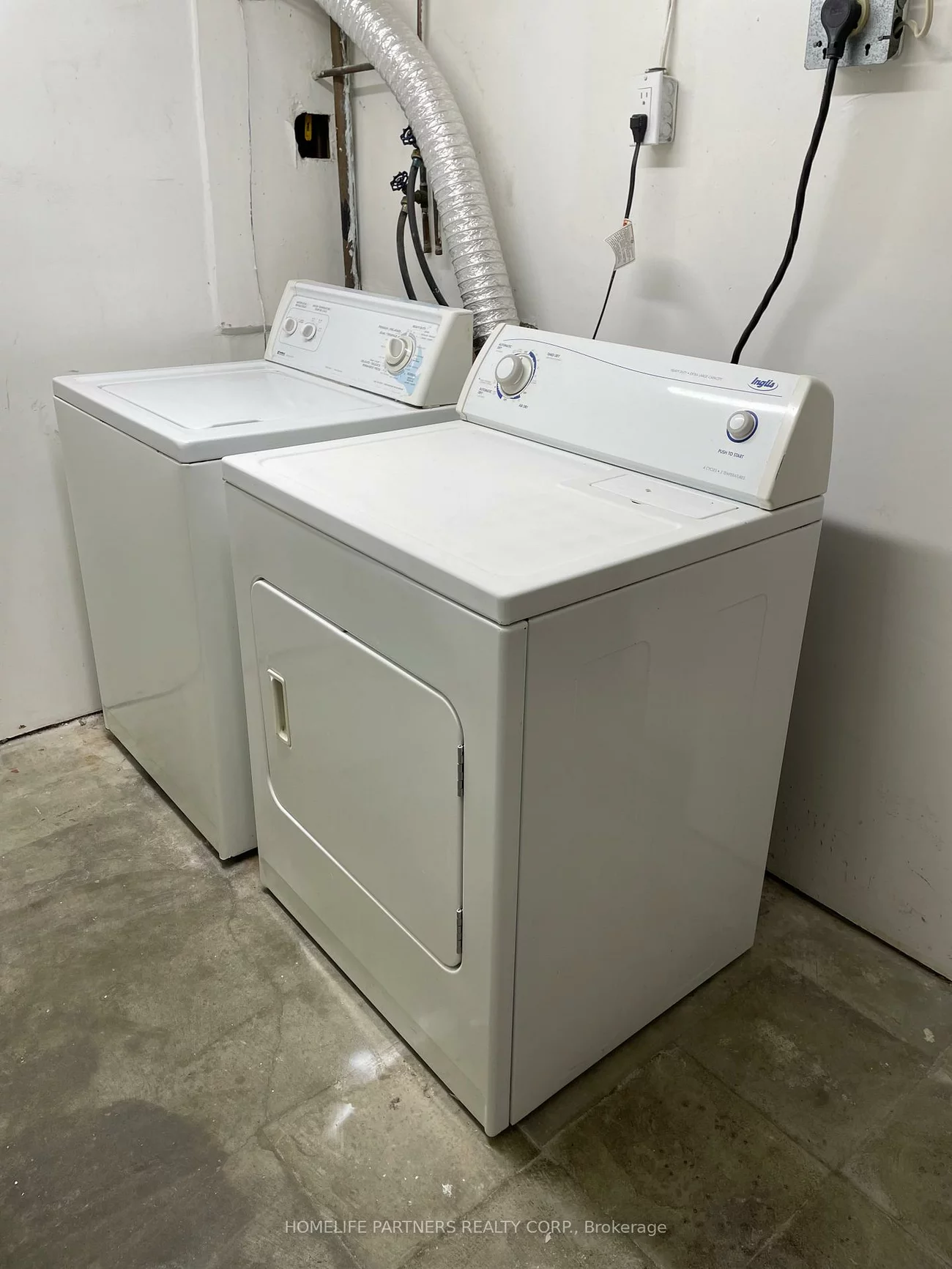 40, Strathavon, Mount Olive-Silverstone-Jamestown, Toronto