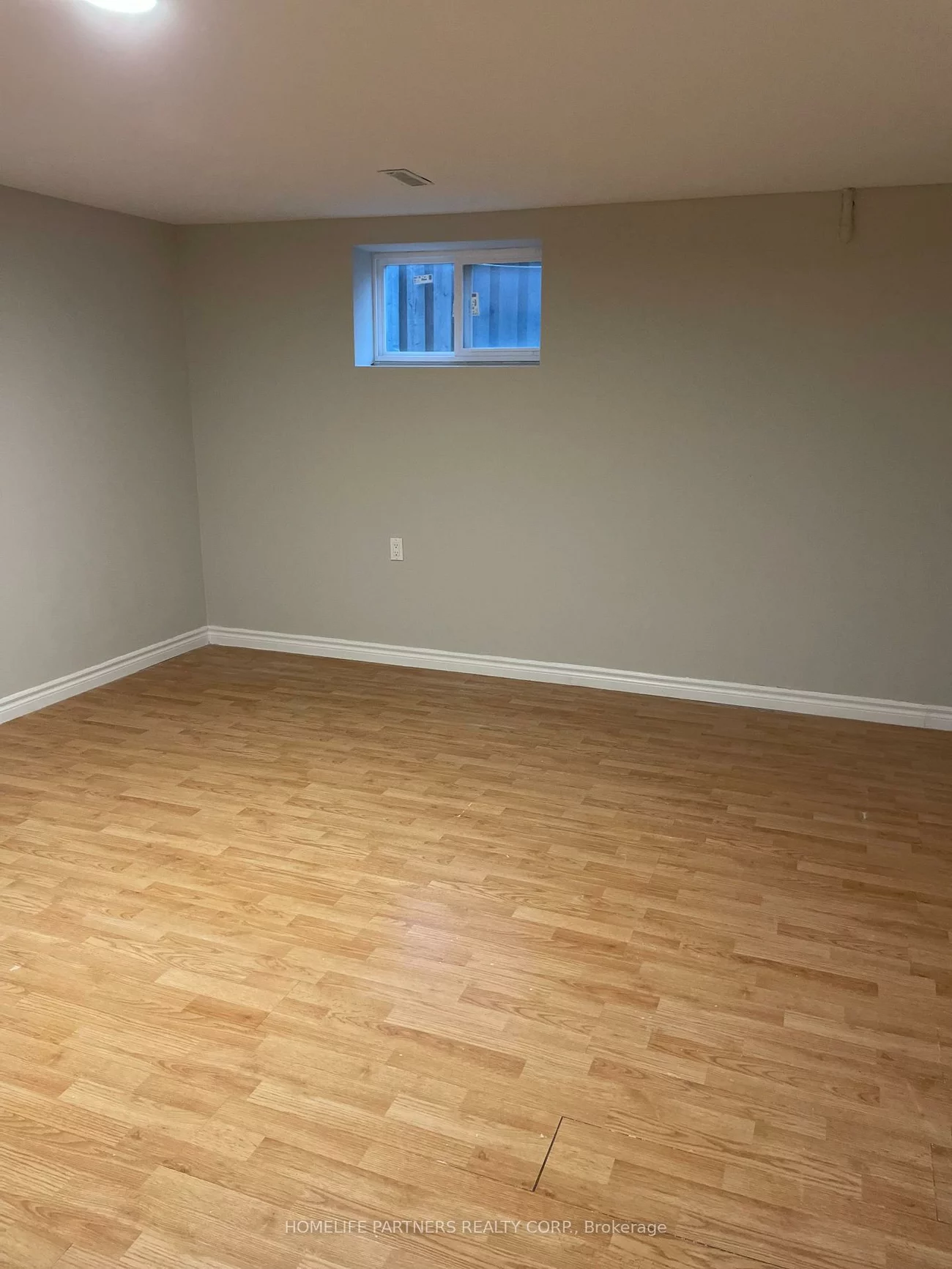 40, Strathavon, Mount Olive-Silverstone-Jamestown, Toronto