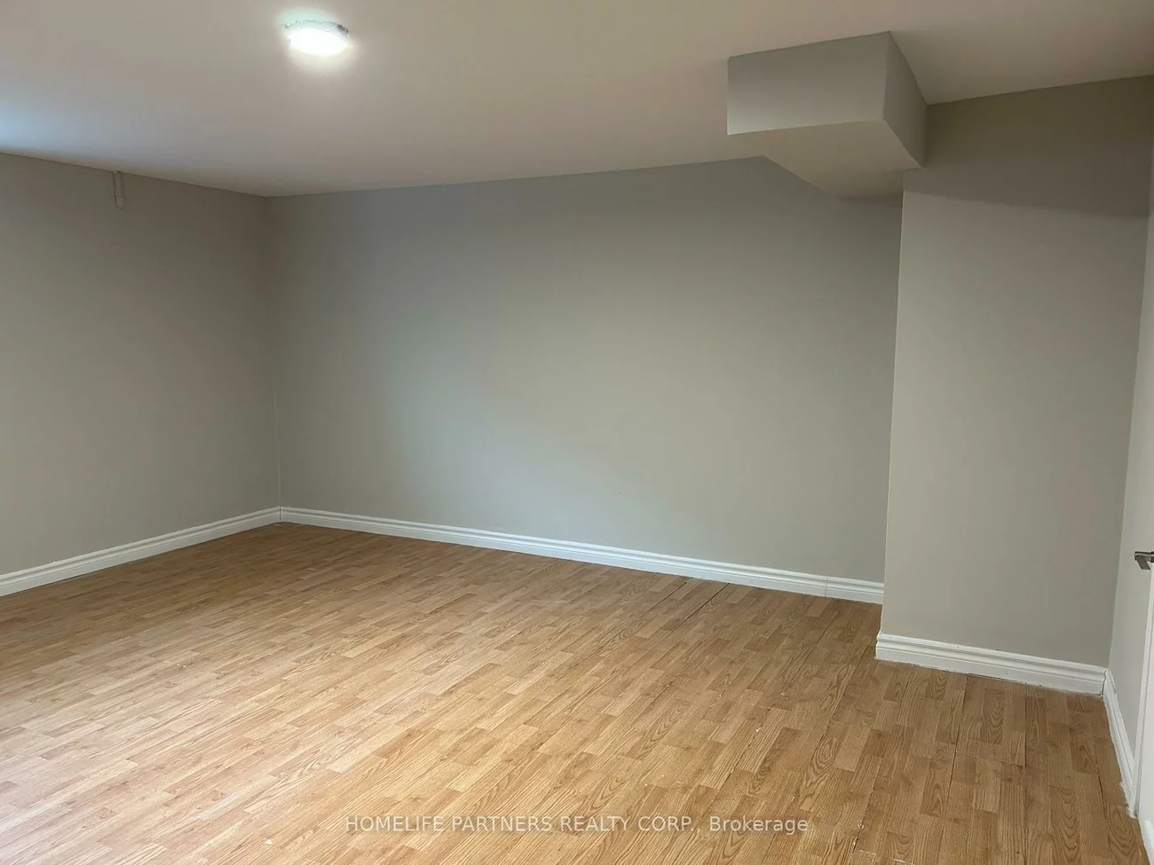 40, Strathavon, Mount Olive-Silverstone-Jamestown, Toronto