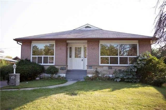 40, Strathavon, Mount Olive-Silverstone-Jamestown, Toronto
