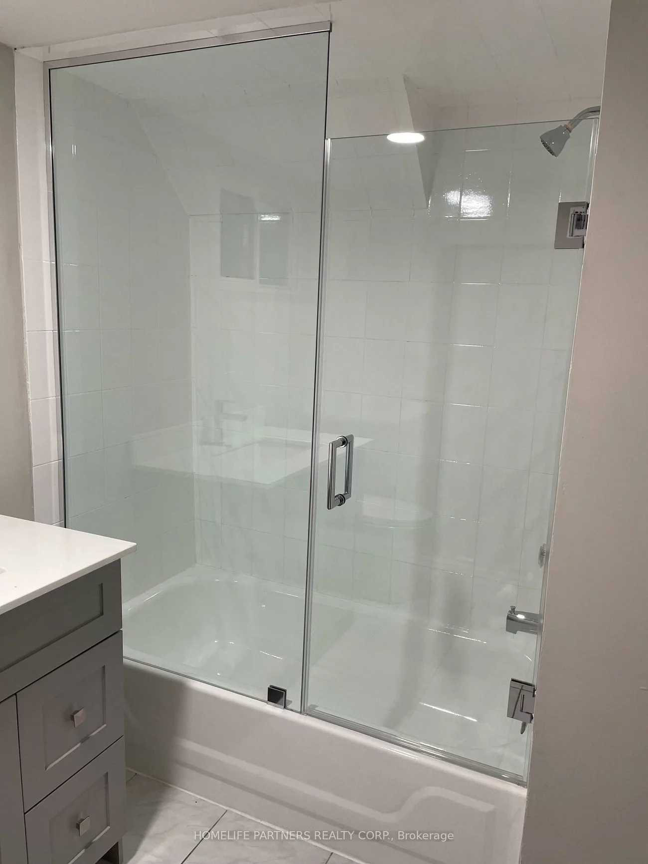 40, Strathavon, Mount Olive-Silverstone-Jamestown, Toronto