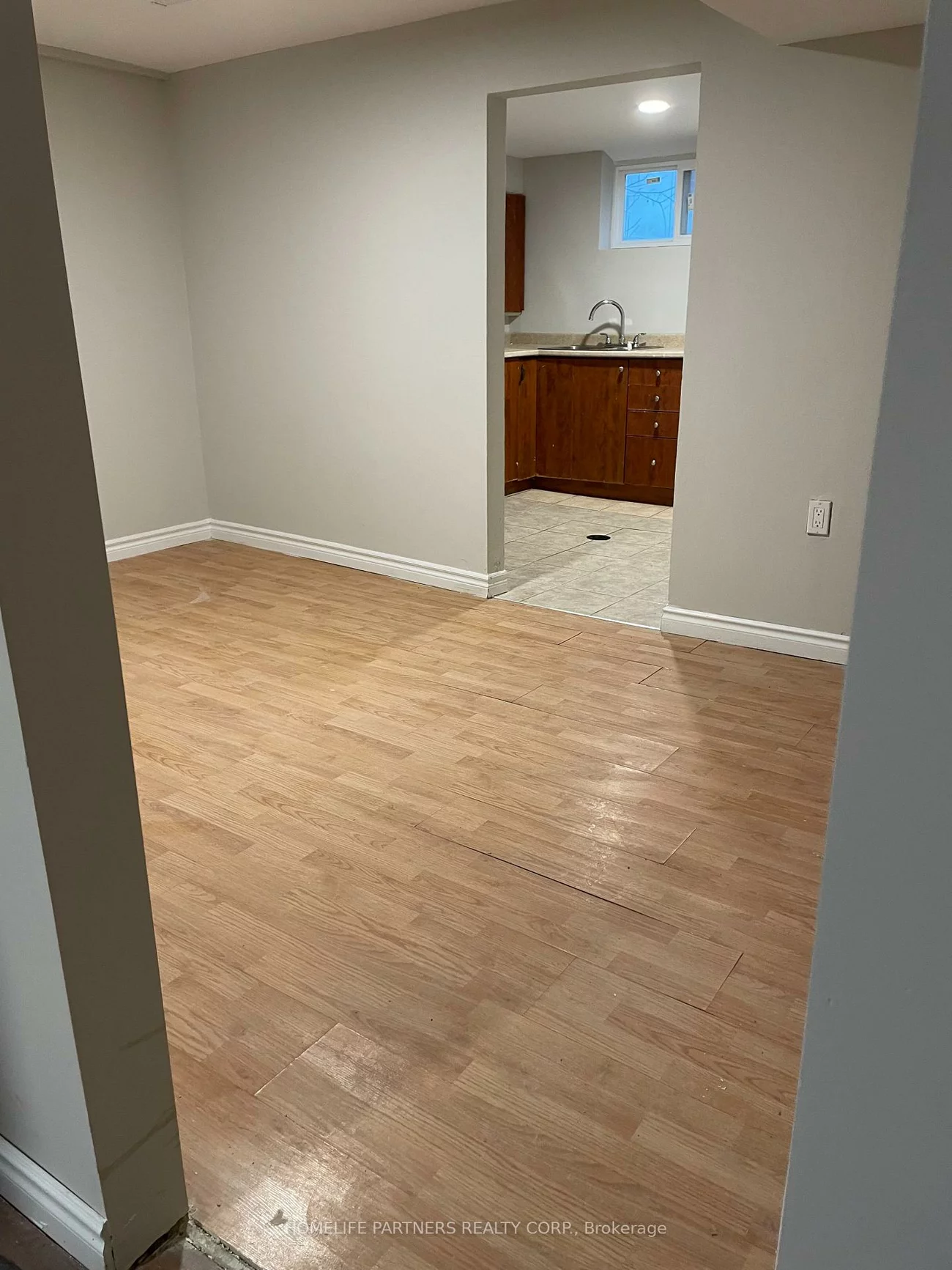 40, Strathavon, Mount Olive-Silverstone-Jamestown, Toronto