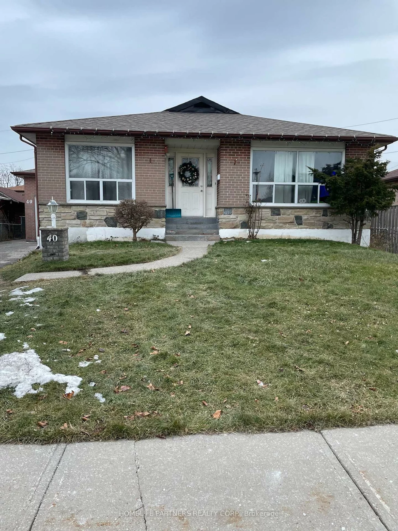 40, Strathavon, Mount Olive-Silverstone-Jamestown, Toronto