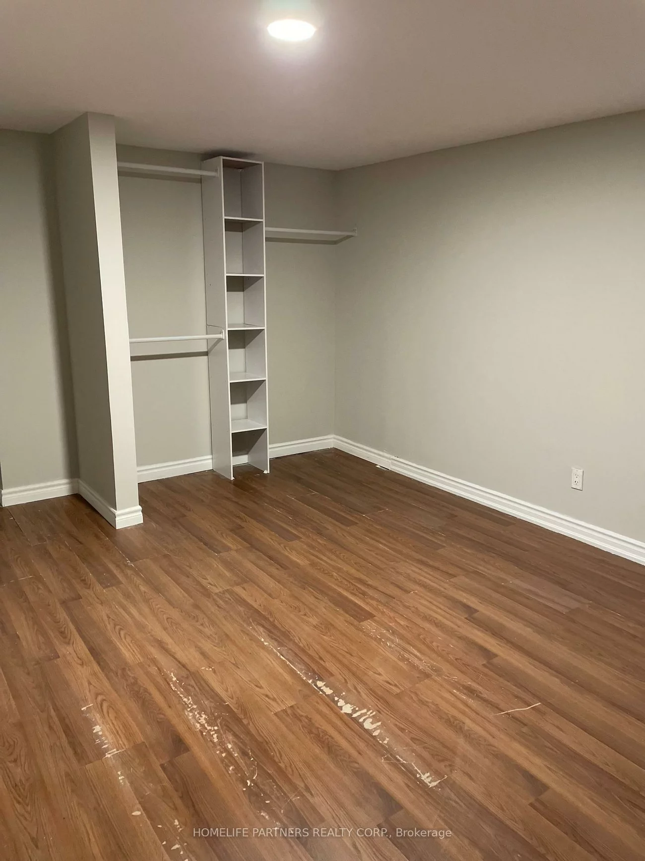 40, Strathavon, Mount Olive-Silverstone-Jamestown, Toronto