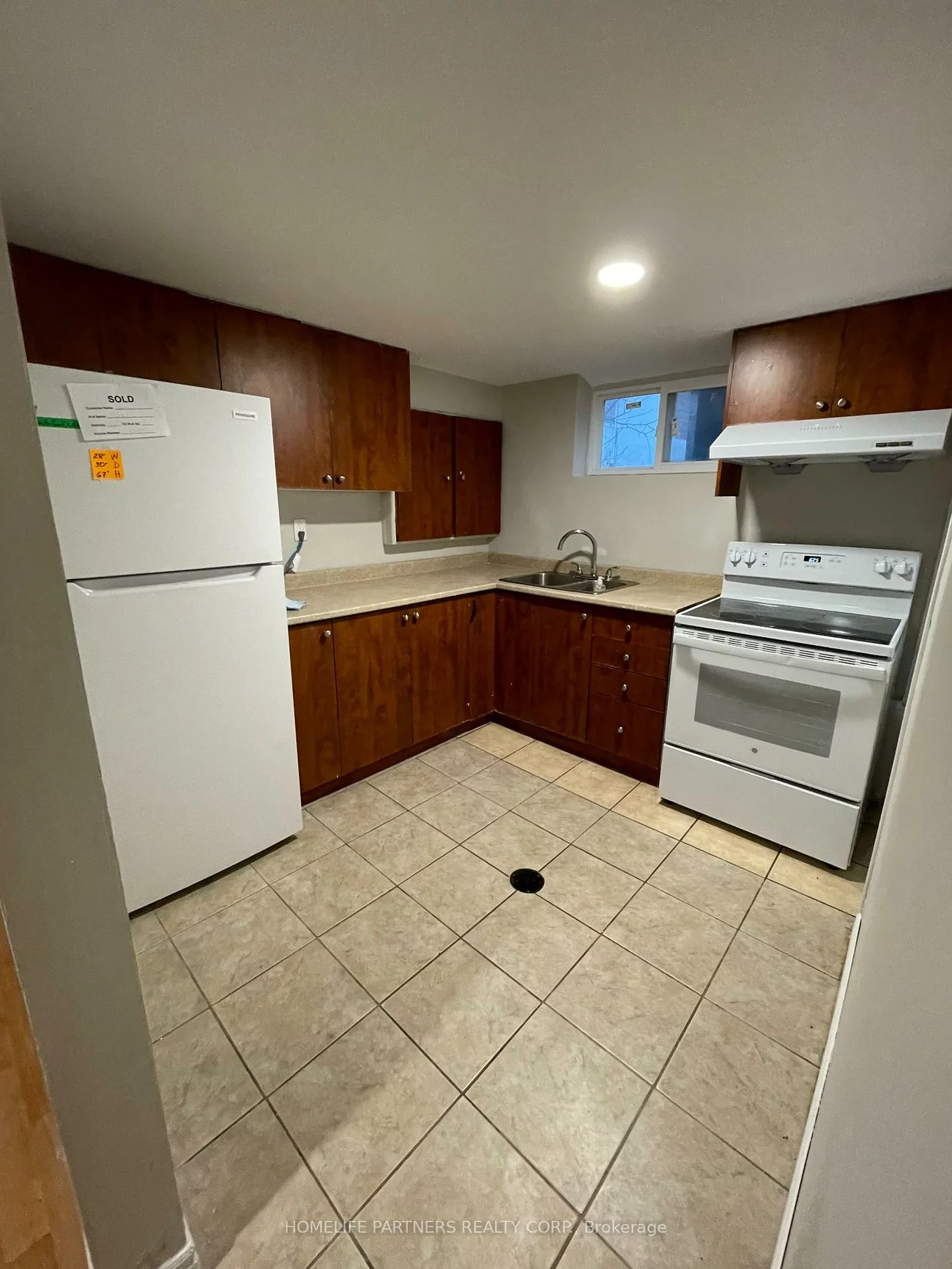 40, Strathavon, Mount Olive-Silverstone-Jamestown, Toronto