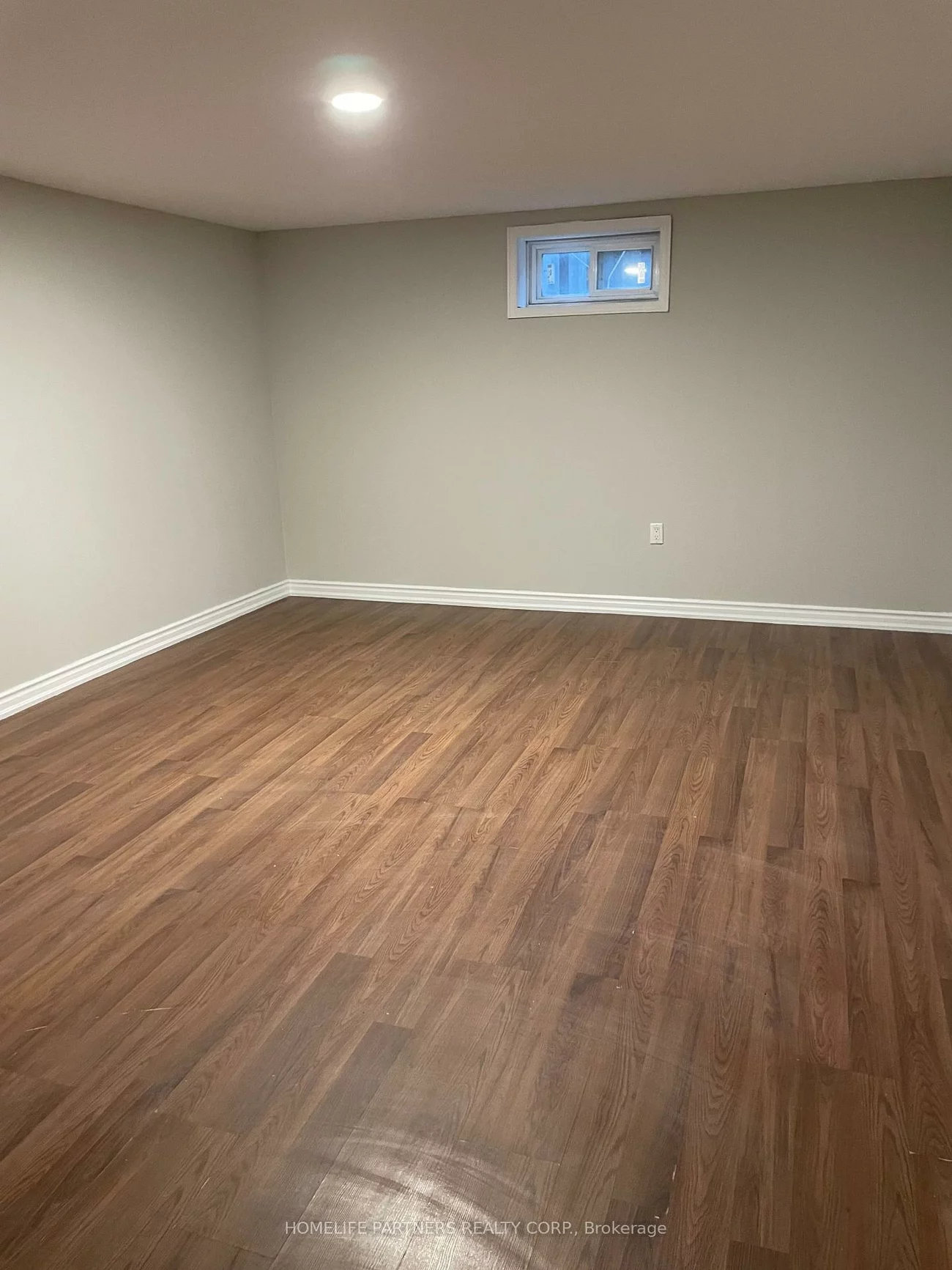 40, Strathavon, Mount Olive-Silverstone-Jamestown, Toronto