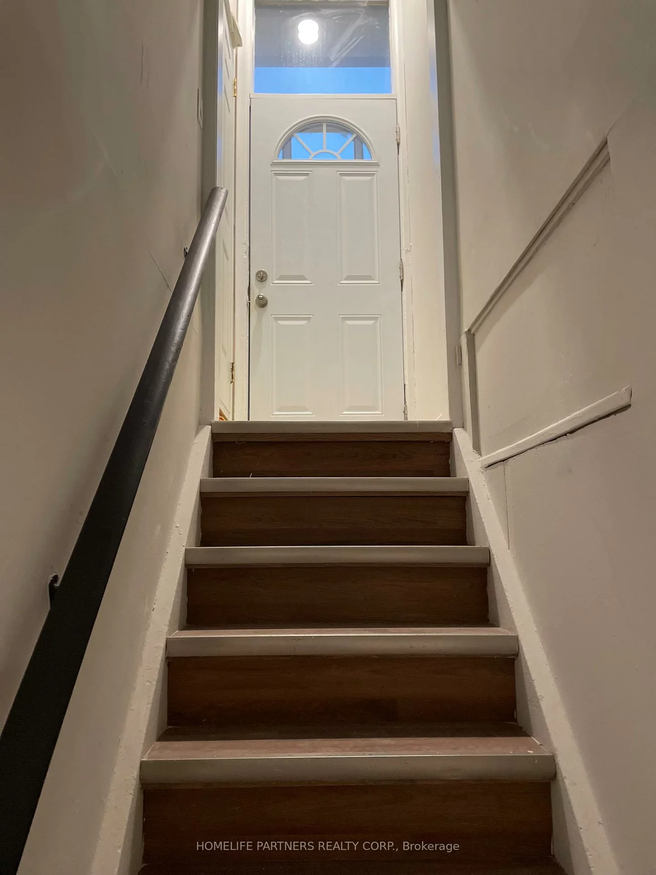 40, Strathavon, Mount Olive-Silverstone-Jamestown, Toronto