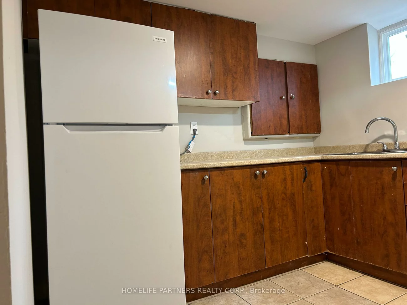 40, Strathavon, Mount Olive-Silverstone-Jamestown, Toronto