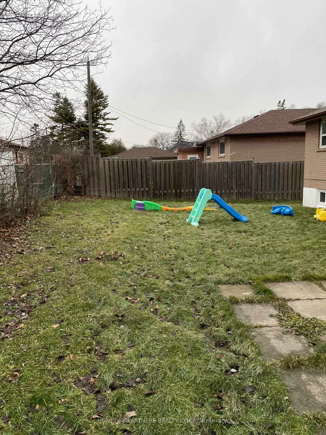 40, Strathavon, Mount Olive-Silverstone-Jamestown, Toronto