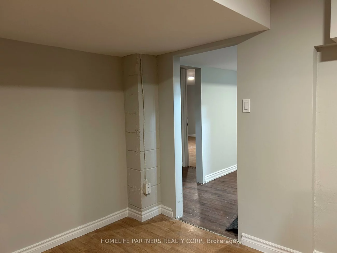 40, Strathavon, Mount Olive-Silverstone-Jamestown, Toronto