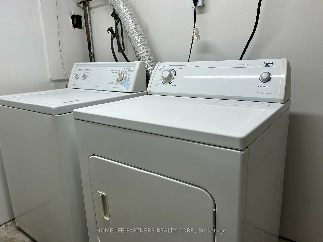 40, Strathavon, Mount Olive-Silverstone-Jamestown, Toronto