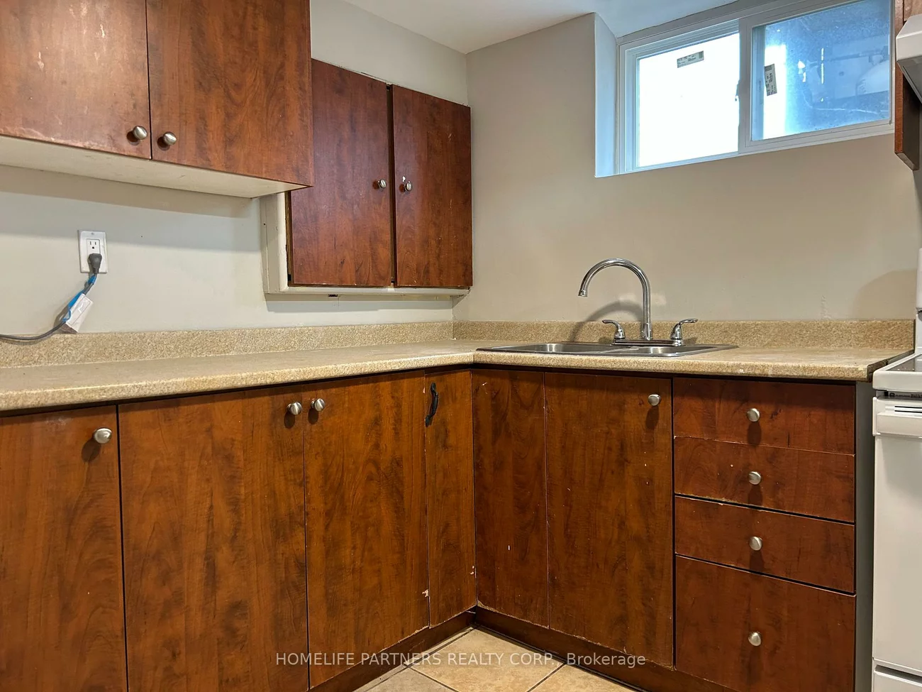 40, Strathavon, Mount Olive-Silverstone-Jamestown, Toronto