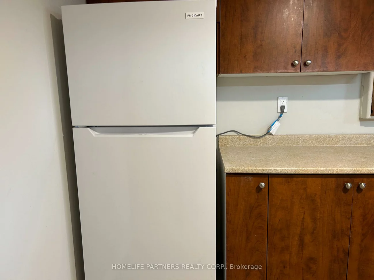 40, Strathavon, Mount Olive-Silverstone-Jamestown, Toronto