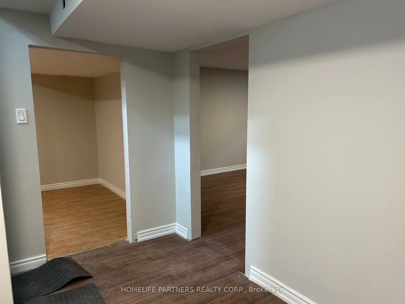 40, Strathavon, Mount Olive-Silverstone-Jamestown, Toronto