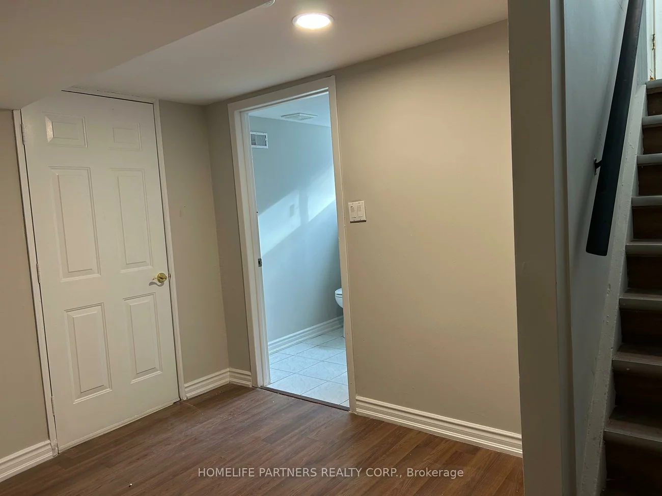 40, Strathavon, Mount Olive-Silverstone-Jamestown, Toronto