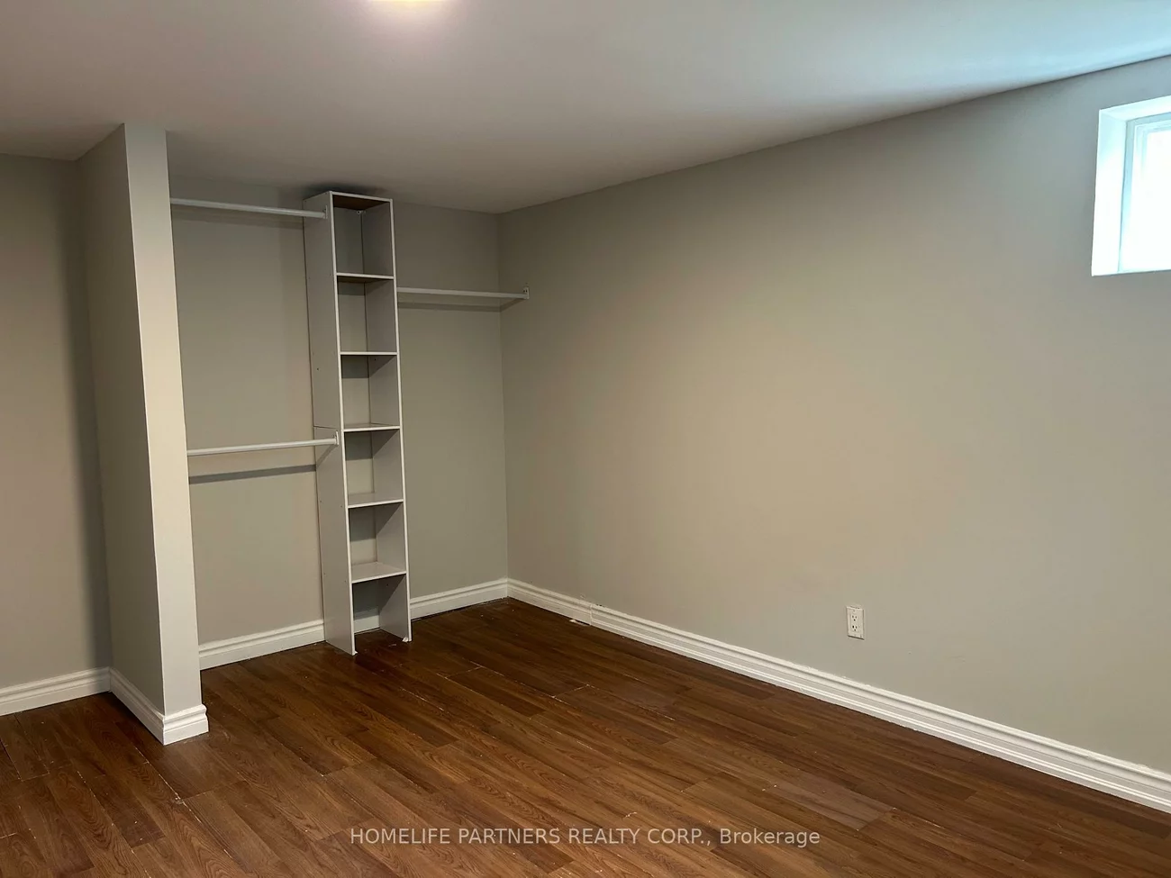 40, Strathavon, Mount Olive-Silverstone-Jamestown, Toronto