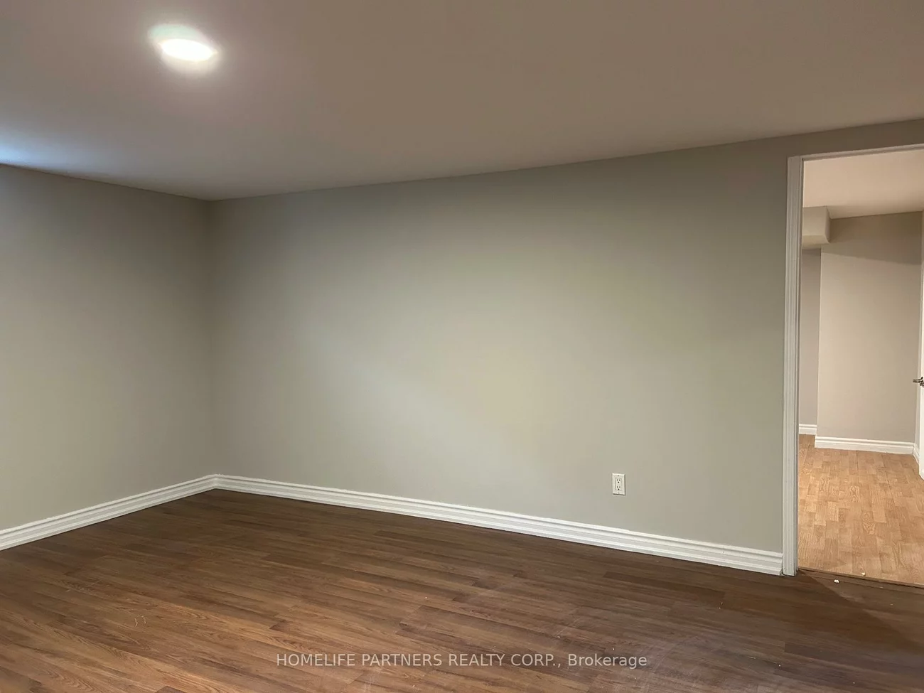 40, Strathavon, Mount Olive-Silverstone-Jamestown, Toronto