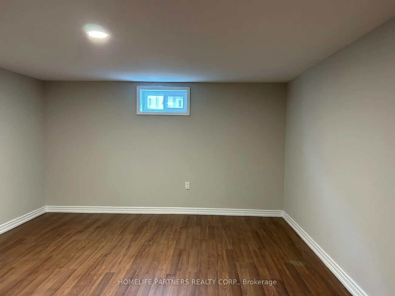 40, Strathavon, Mount Olive-Silverstone-Jamestown, Toronto