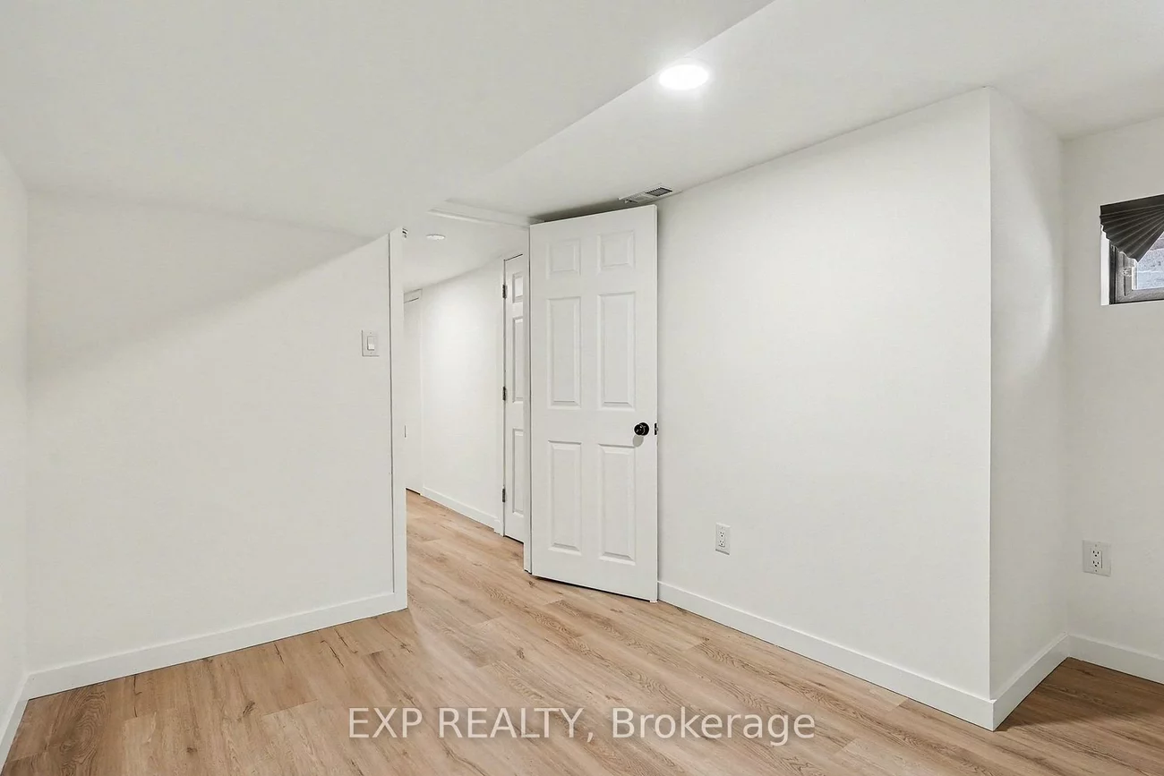 82, Howick, Weston-Pellam Park, Toronto