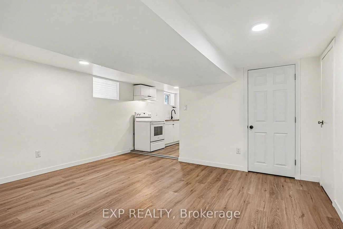 82, Howick, Weston-Pellam Park, Toronto