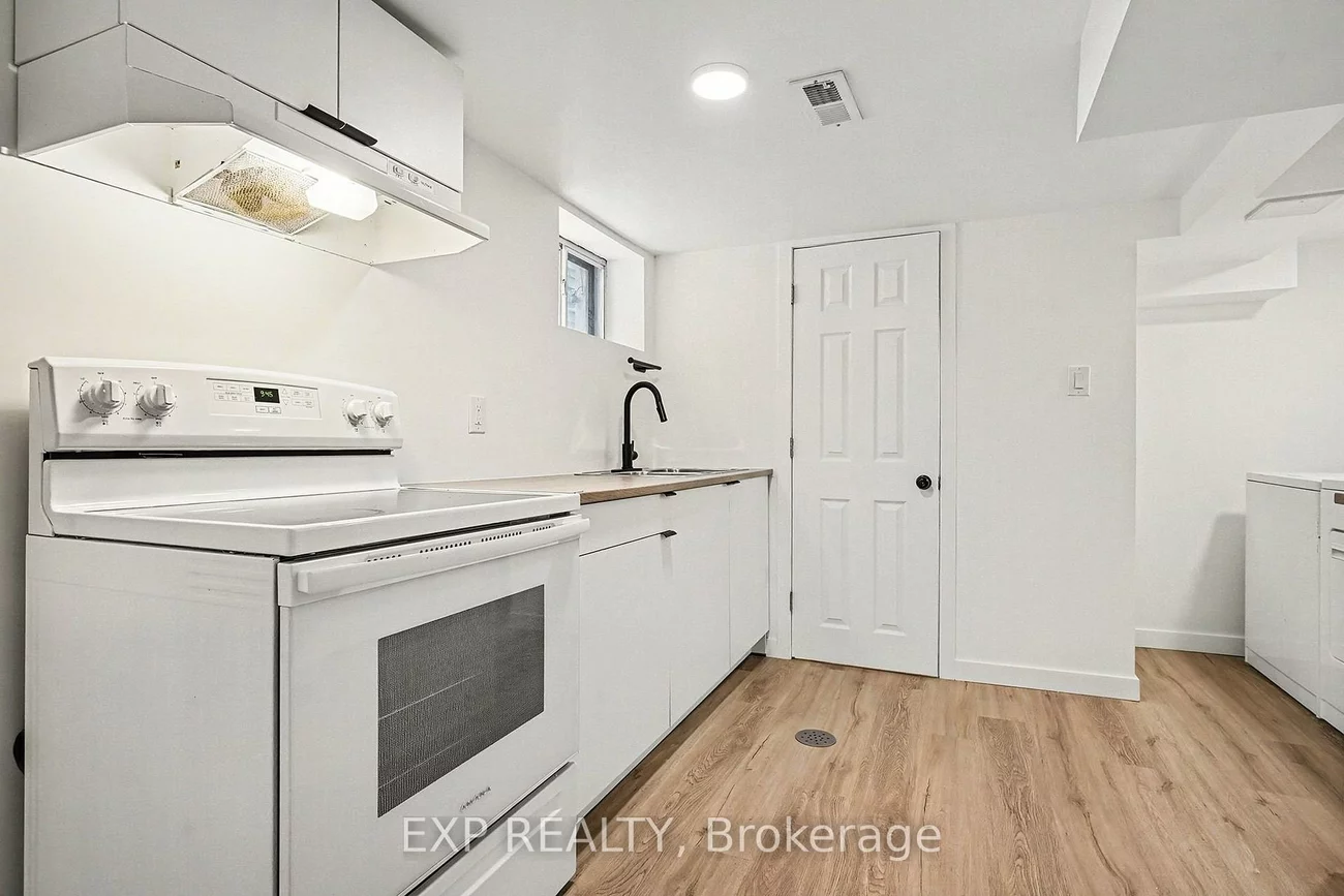 82, Howick, Weston-Pellam Park, Toronto