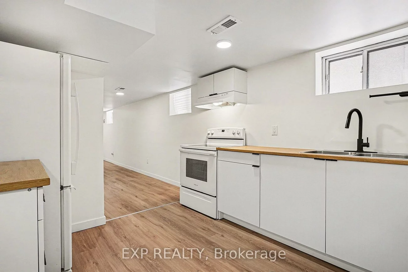 82, Howick, Weston-Pellam Park, Toronto