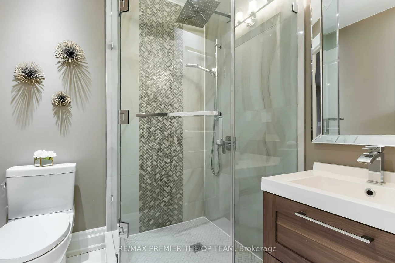 5, Storey, Eringate-Centennial-West Deane, Toronto