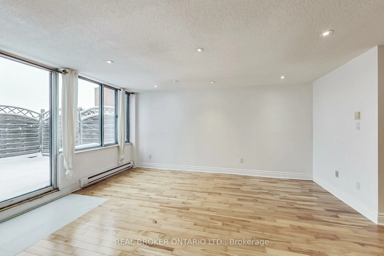 1011, Dufferin, Dovercourt-Wallace Emerson-Junction, Toronto