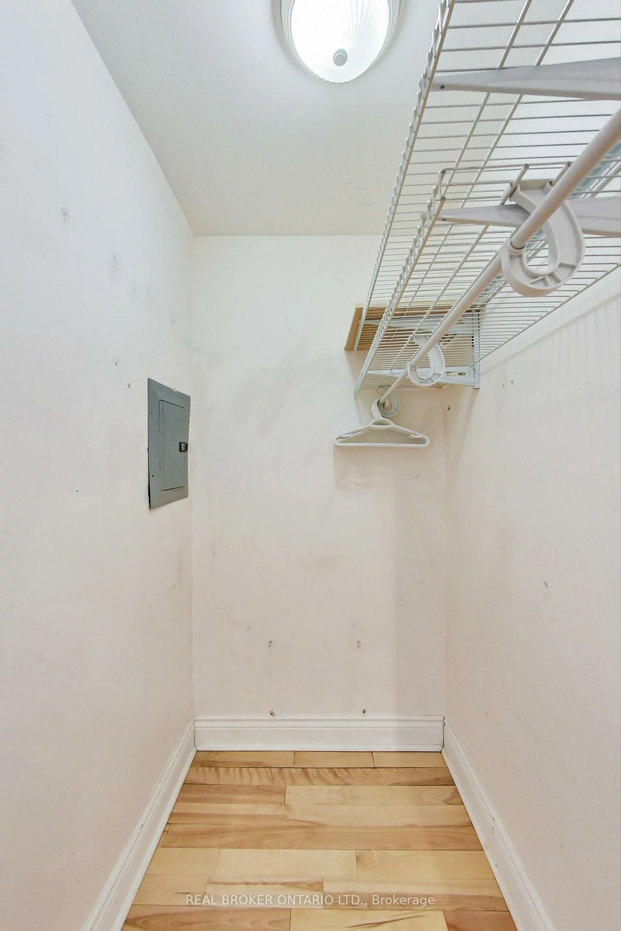 1011, Dufferin, Dovercourt-Wallace Emerson-Junction, Toronto