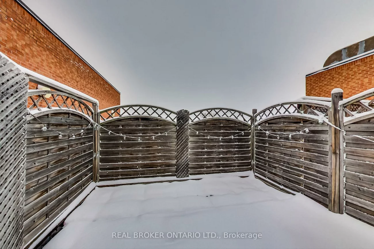 1011, Dufferin, Dovercourt-Wallace Emerson-Junction, Toronto