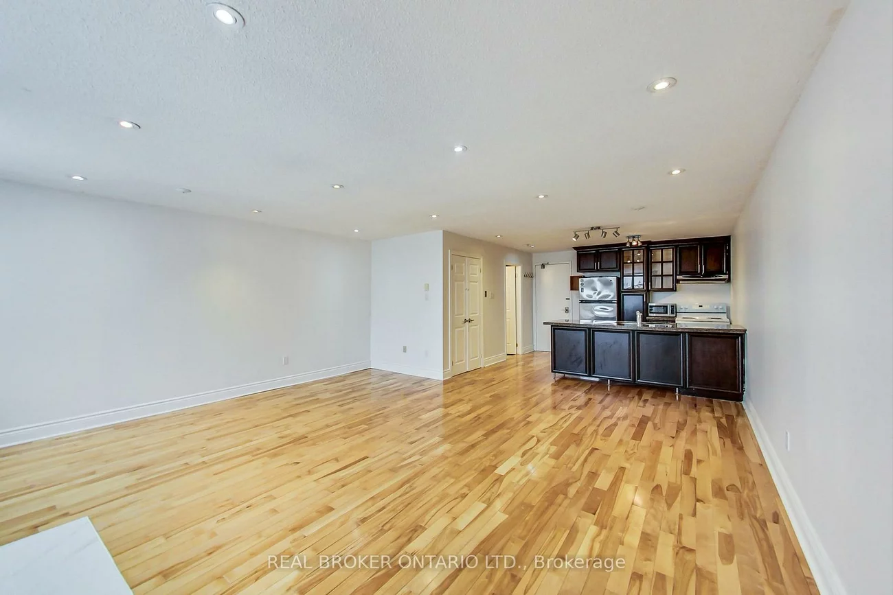 1011, Dufferin, Dovercourt-Wallace Emerson-Junction, Toronto