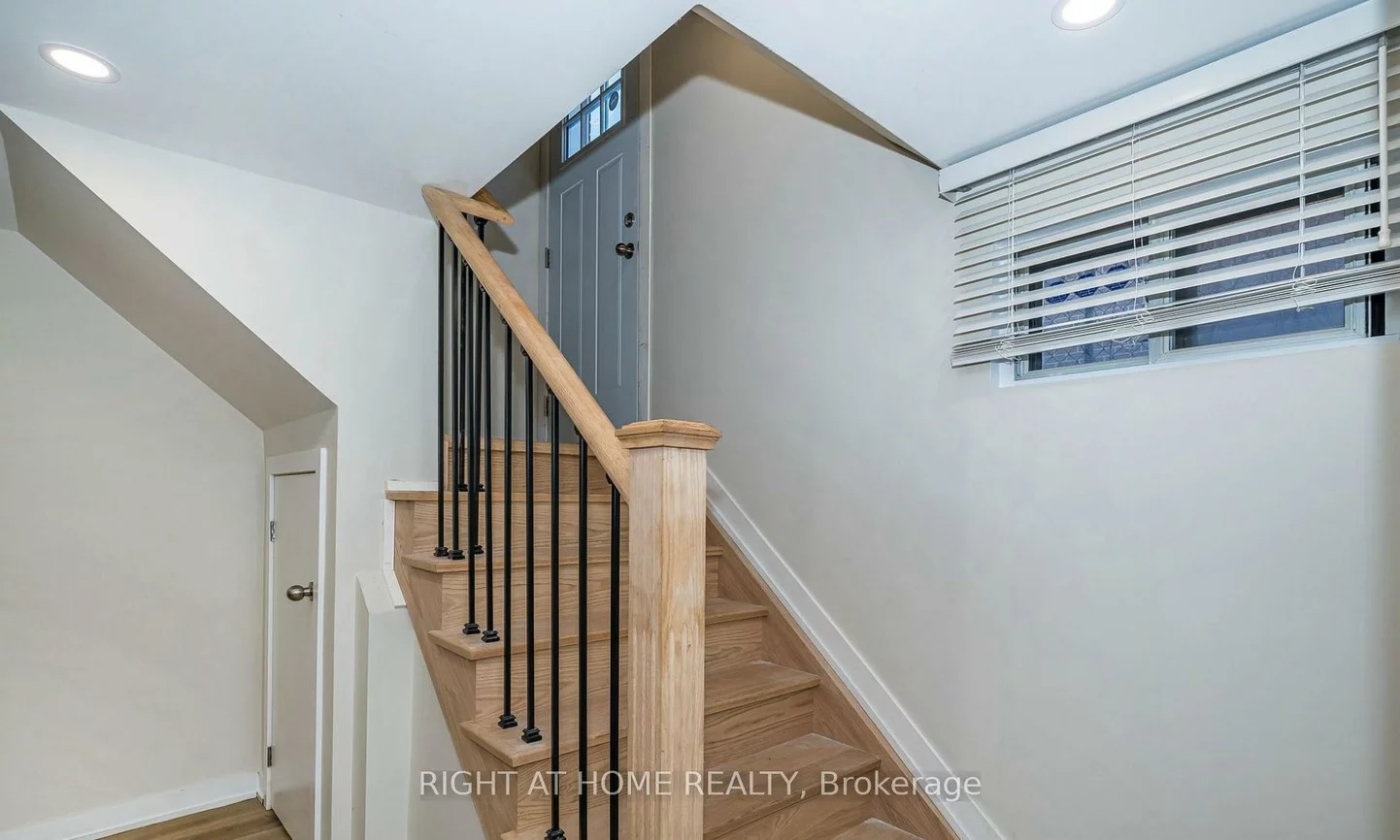 62, Inverdon, Eringate-Centennial-West Deane, Toronto