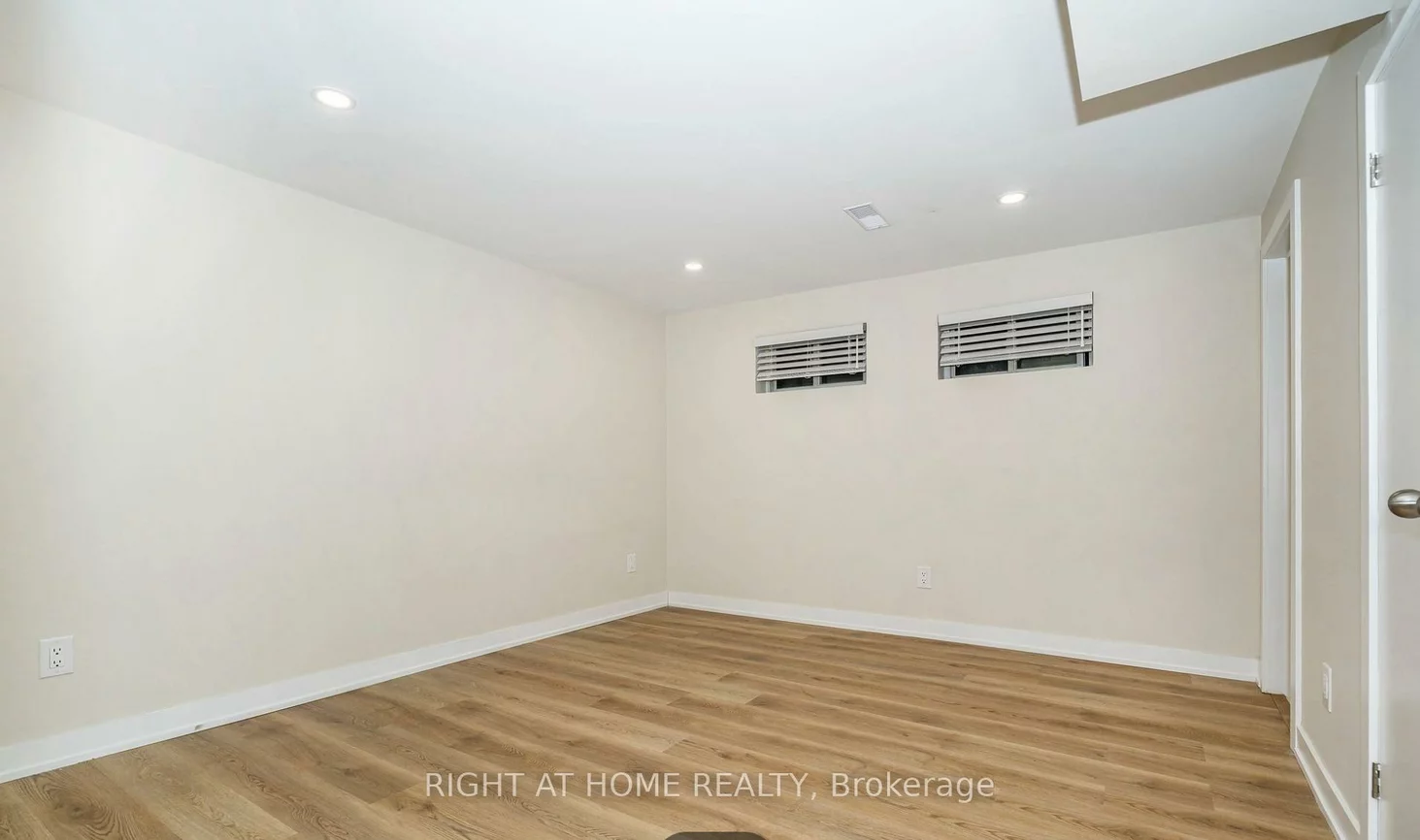 62, Inverdon, Eringate-Centennial-West Deane, Toronto