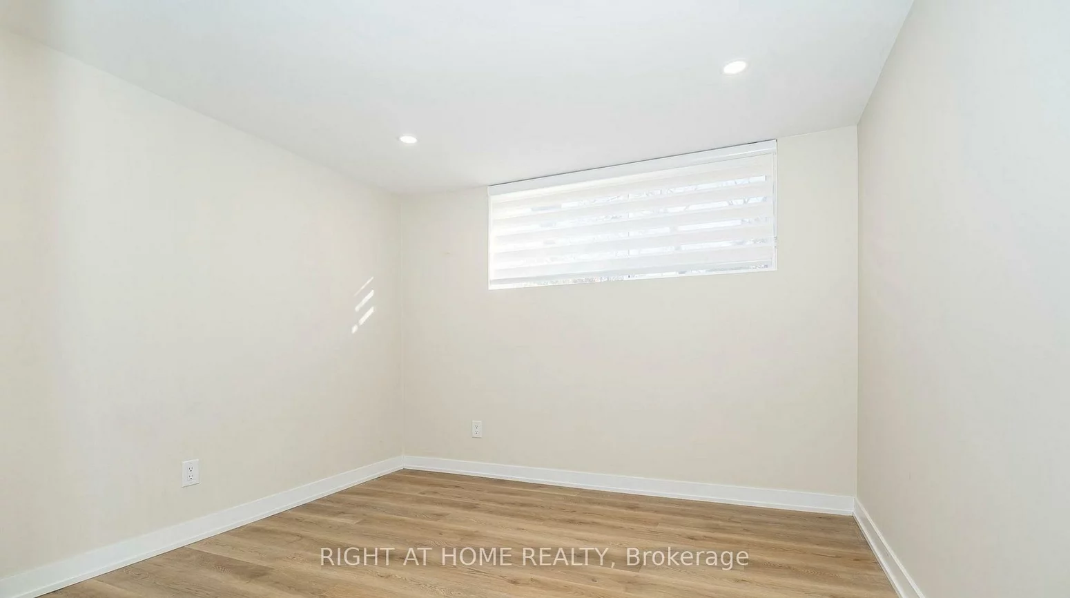 62, Inverdon, Eringate-Centennial-West Deane, Toronto
