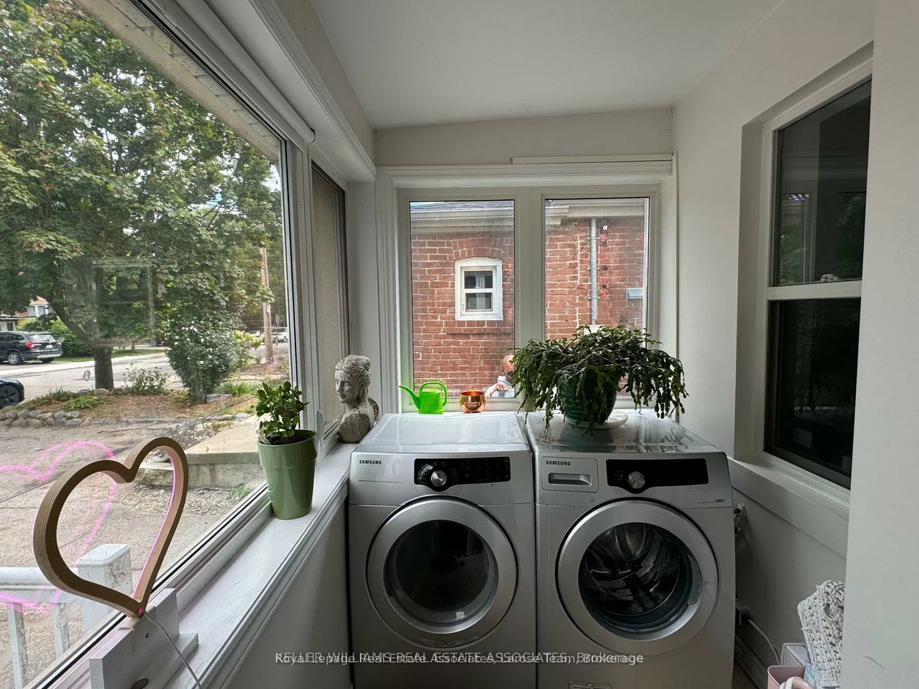 60, Ninth, New Toronto, Toronto