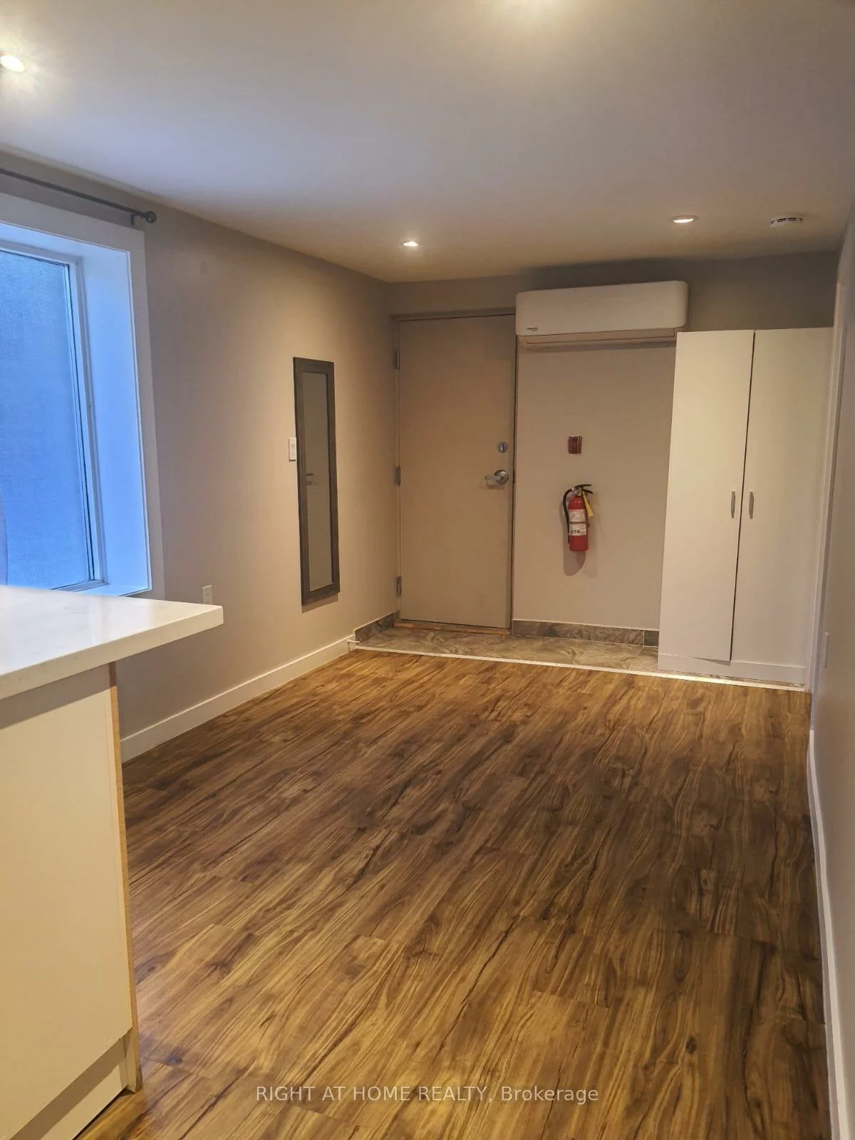 165, Berry, Stonegate-Queensway, Toronto