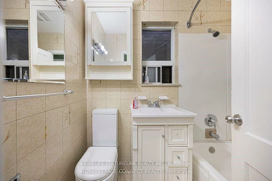 184, Livingstone, Briar Hill-Belgravia, Toronto