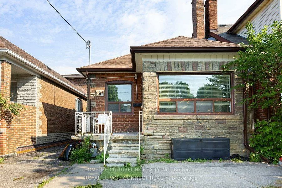 184, Livingstone, Briar Hill-Belgravia, Toronto