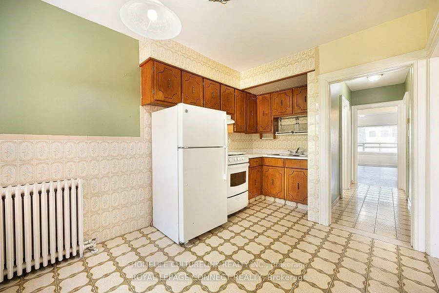 184, Livingstone, Briar Hill-Belgravia, Toronto